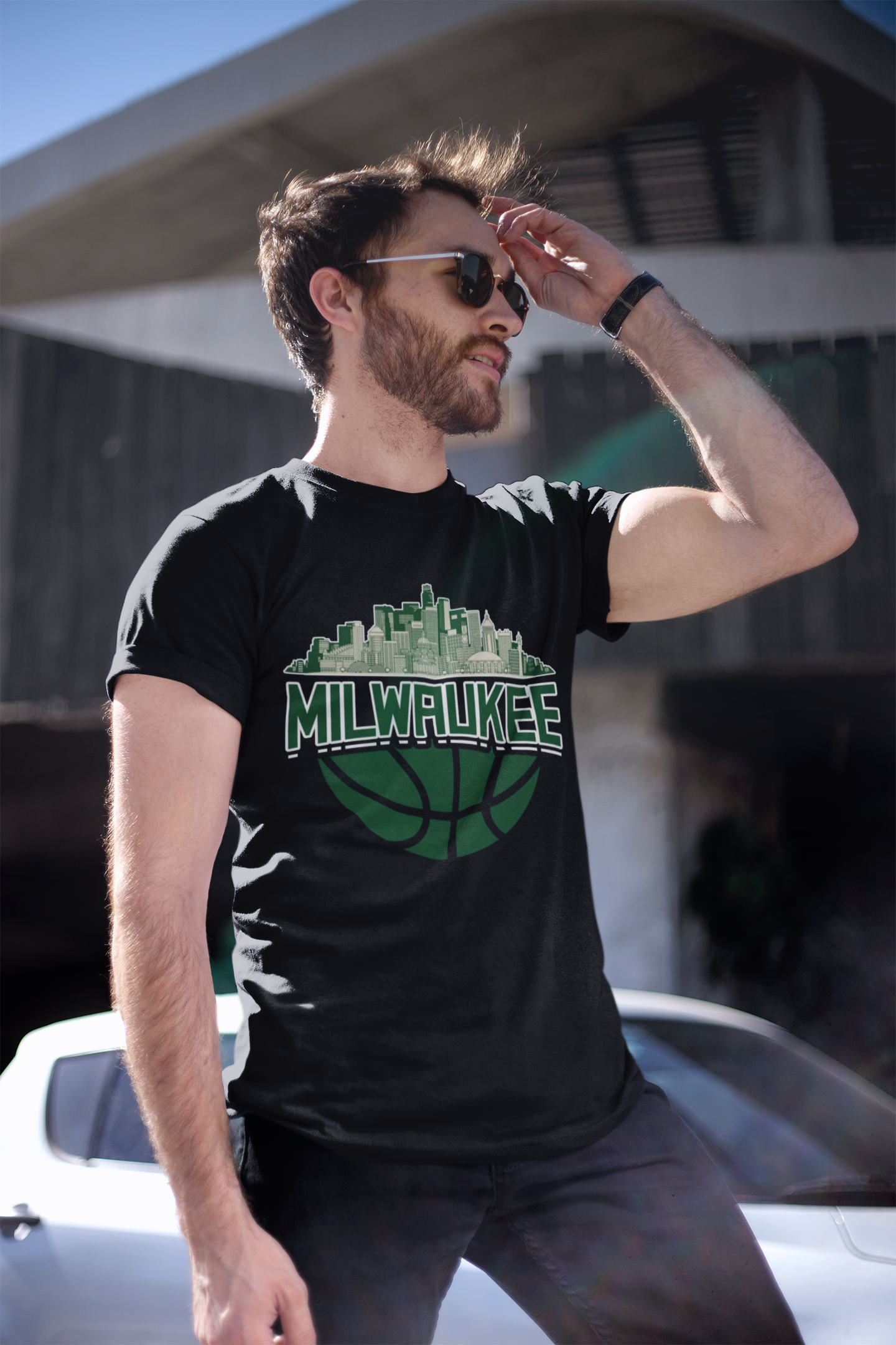 Milwaukee Basketball Skyline Men's T-Shirt