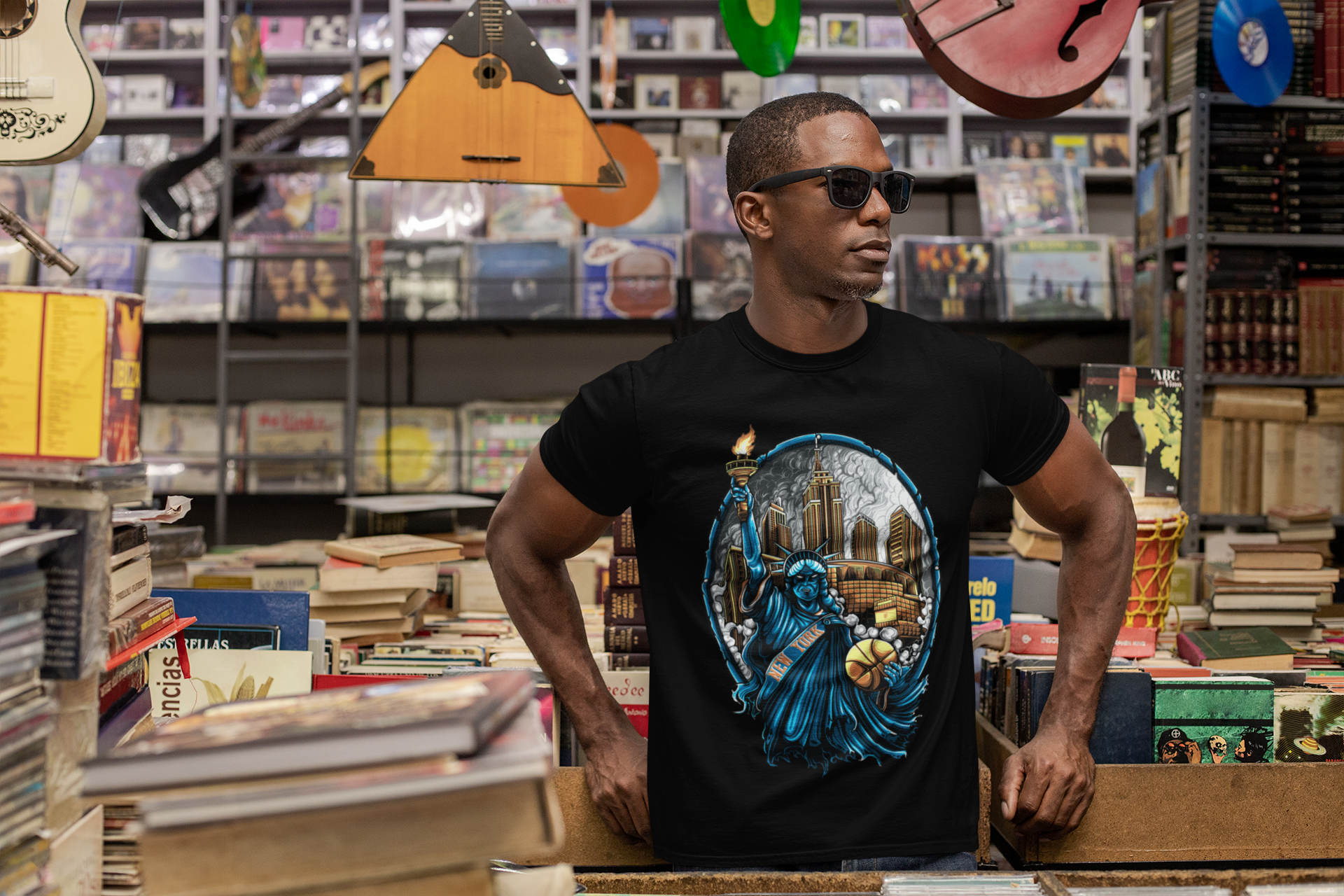 New York Basketball Statue of Liberty Men's T-Shirt